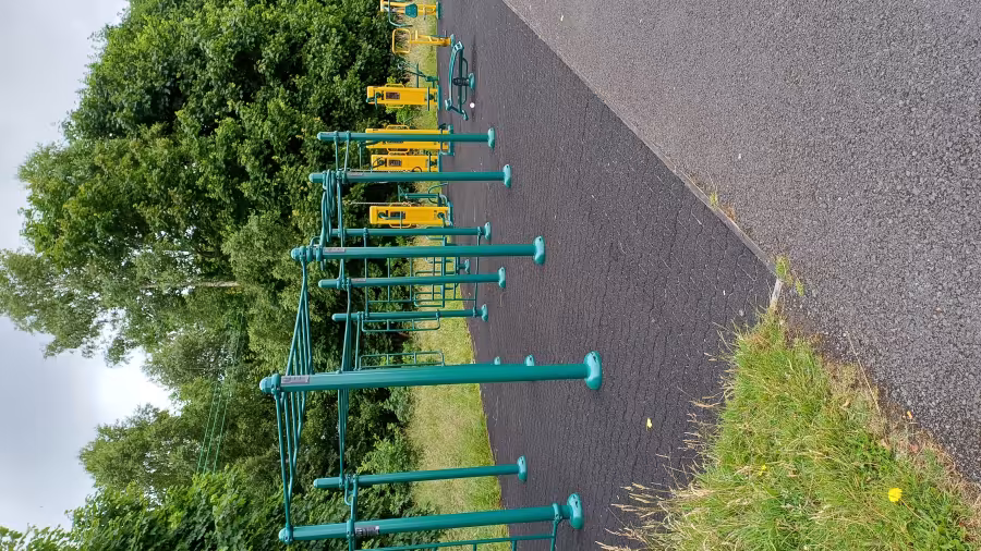 Calisthenics & exercise equipment