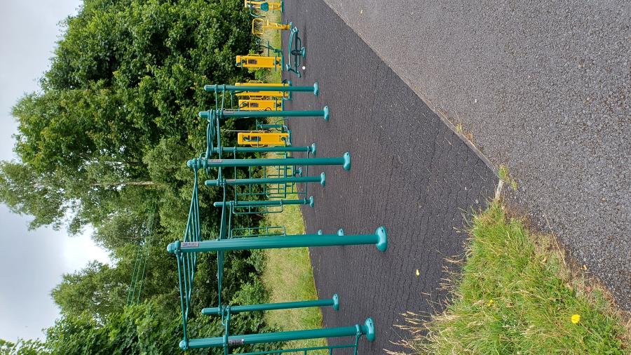 Calisthenics & exercise equipment