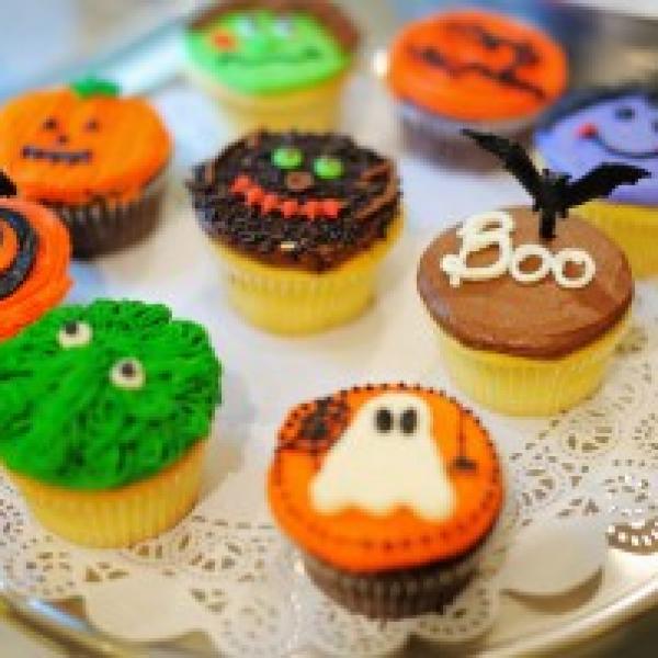 Halloween Cupcake Decorating 