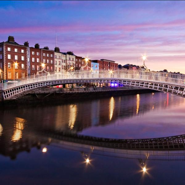 image of the hapenny bridge at dawn