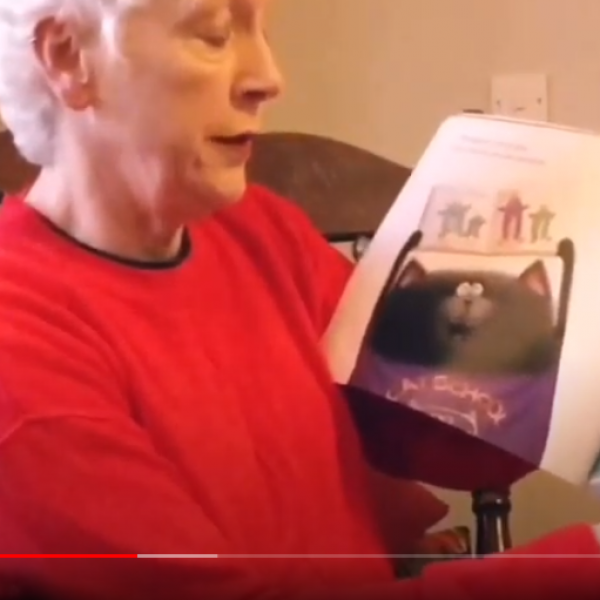 Eadaoin reads Splat the cat