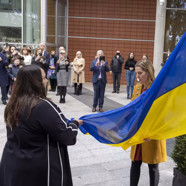 Mayor of Fingal, Cllr Seána Ó Rodaigh, and the Ukrainian Ambassador to Ireland, Her Excellency Ms Larysa Gerasko, assist in the raising of the Ukraine national flag at County Hall, Swords. 