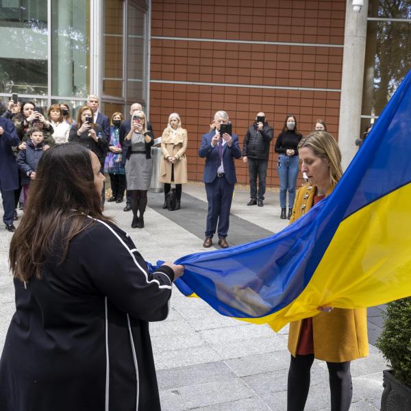 Mayor of Fingal, Cllr Seána Ó Rodaigh, and the Ukrainian Ambassador to Ireland, Her Excellency Ms Larysa Gerasko, assist in the raising of the Ukraine national flag at County Hall, Swords. 