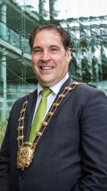 Mayor Henchy with chain