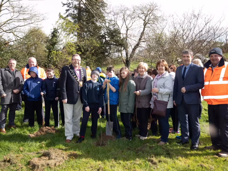 Glebe Tree Trail group Mayor etc