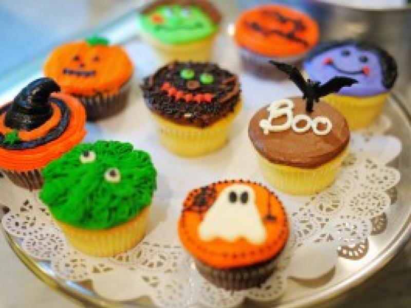 Halloween Cupcake Decorating 