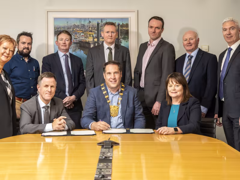 Contract signing with BAM for Ongar Barnhill Road