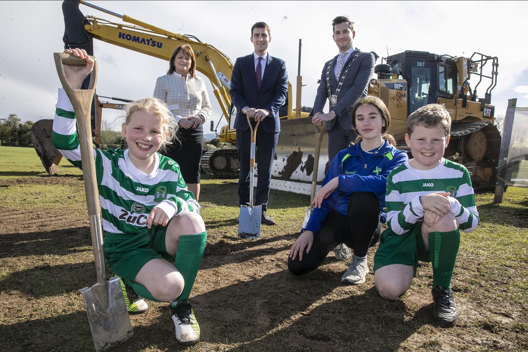 Sophie Bell, Castleknock Celtic; Chief Executive of Fingal, AnnMarie Farrelly; Minister for Sport, Jack Chambers; Deputy Mayor of Fingal, Cllr Daniel Whooley; Mia Coquart, Metro St. Brigid's Athletics Club; and Harry Bell, Castleknock Celtic