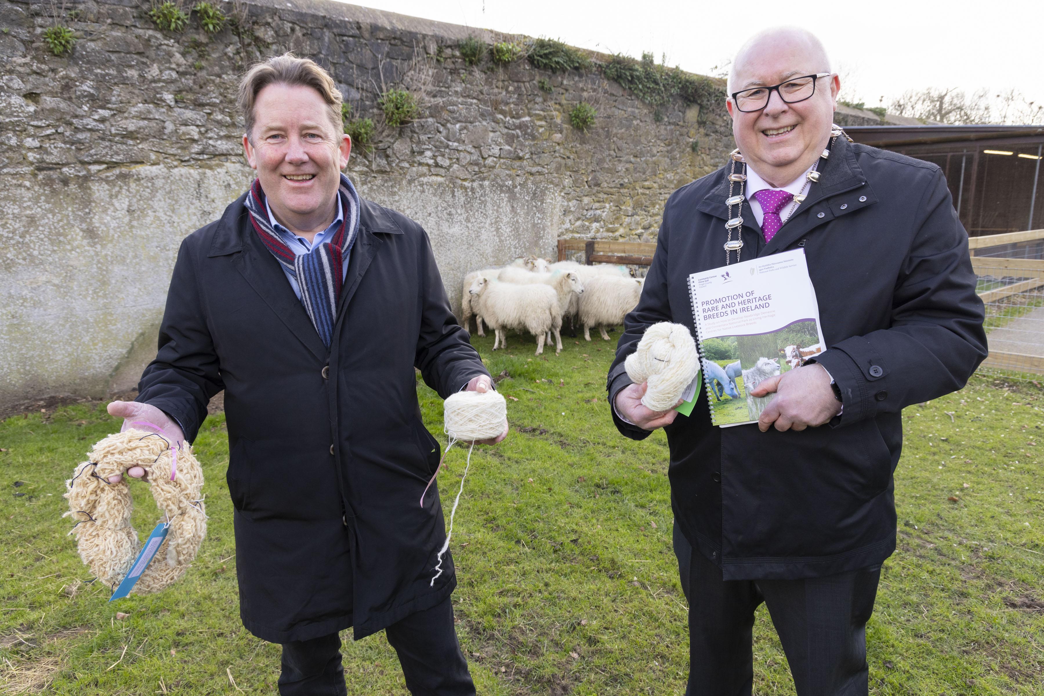 Minister O’Brien commended the work that is being done in relation to heritage breeds and, presenting a gift of Cladoir Sheep from Connemara National Park to Newbridge Farm