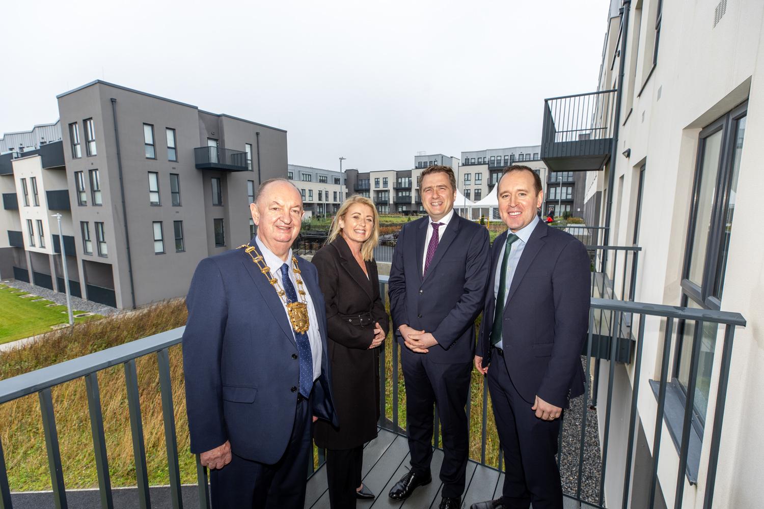 Mayor with Ministers at the paddocks