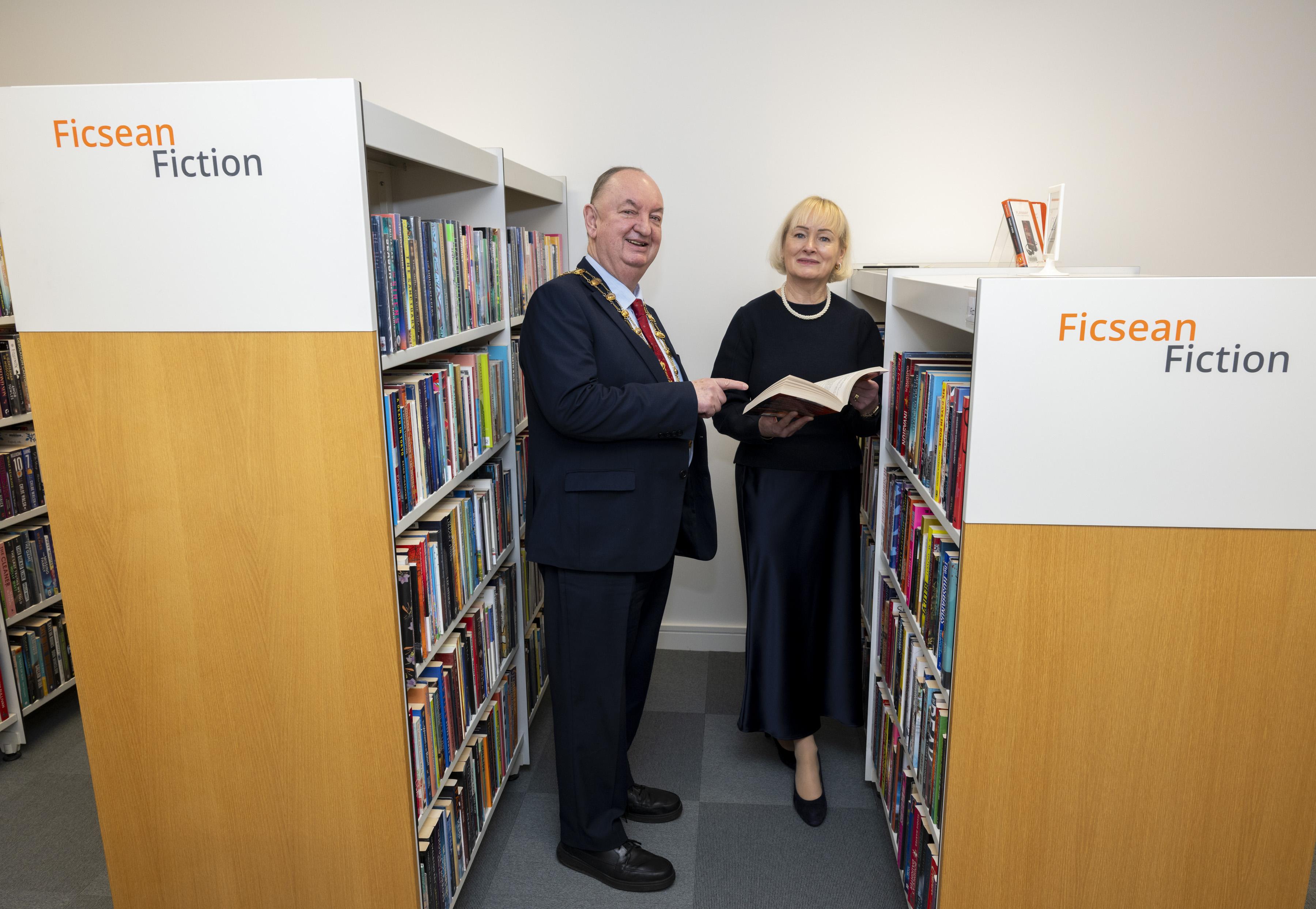Mayor Tom O'Leary with County Librarian Betty Boardman