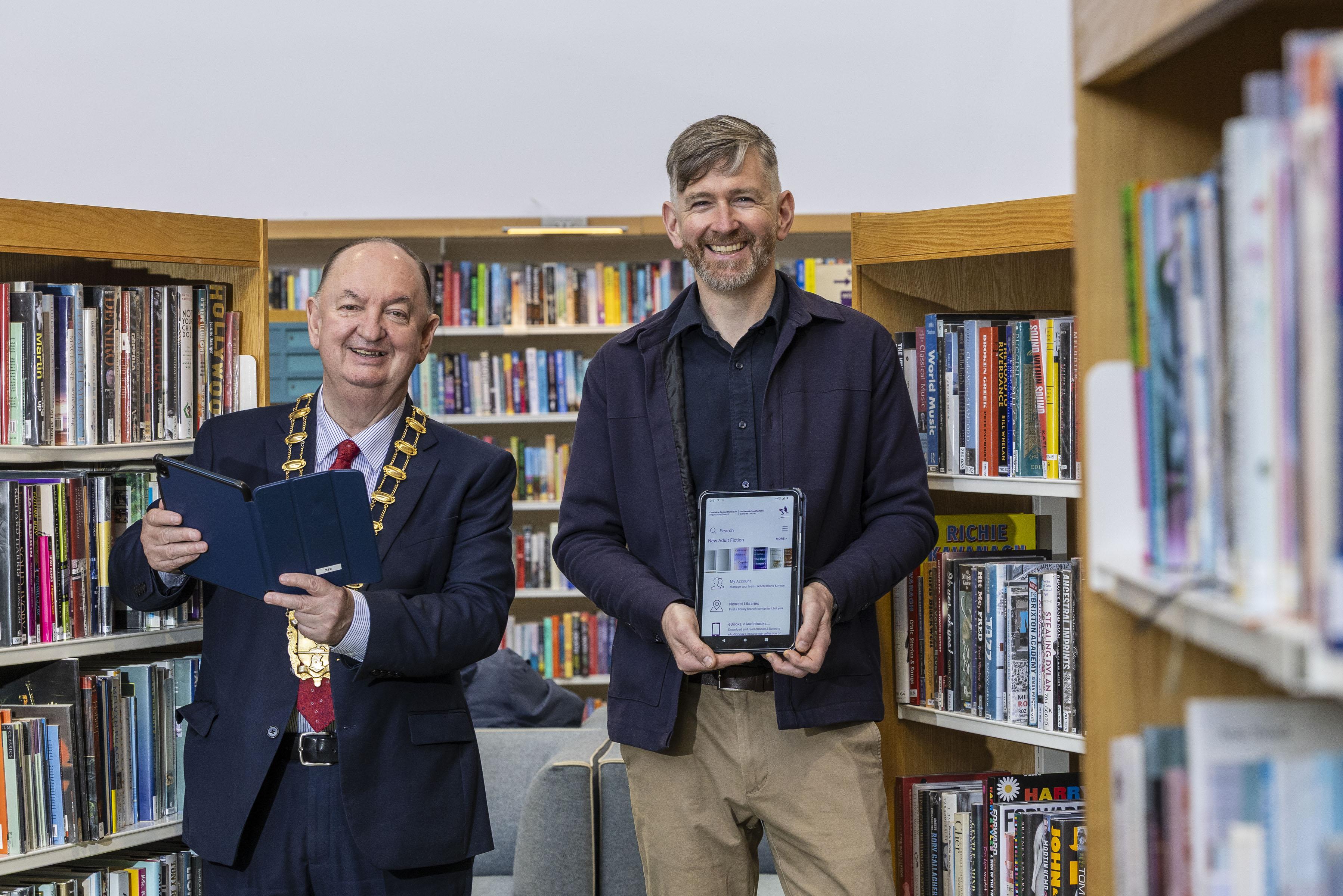 Hi Digital Libraries access programme Mayor with Brian Mulcahy, Senior Executive Librarian 