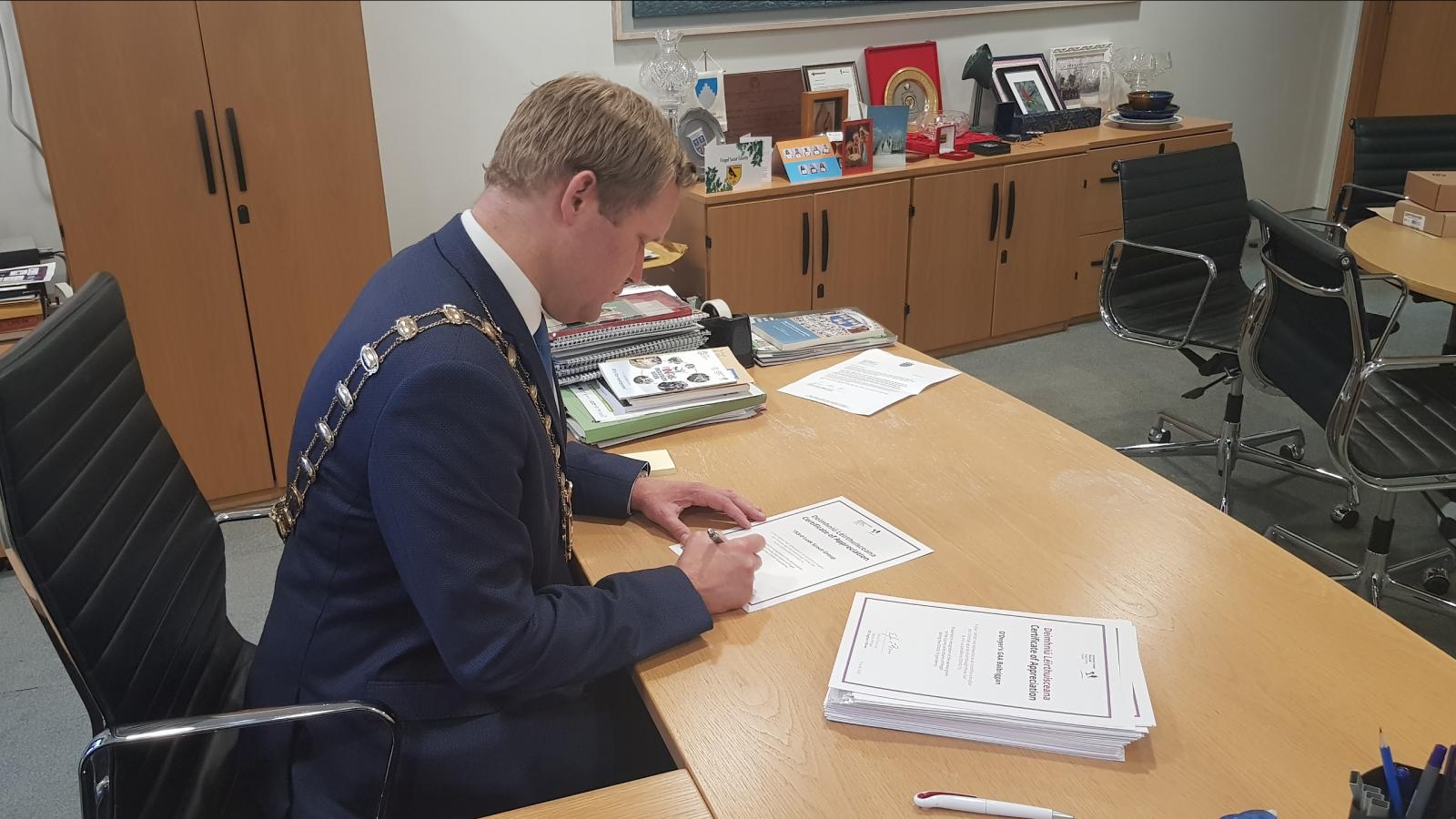 Mayor of Fingal Cllr Eoghan O'Brien signs Certificates of Appreciation